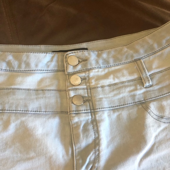 Light wash Charlotte Russe jean shorts - Picture 2 of 4